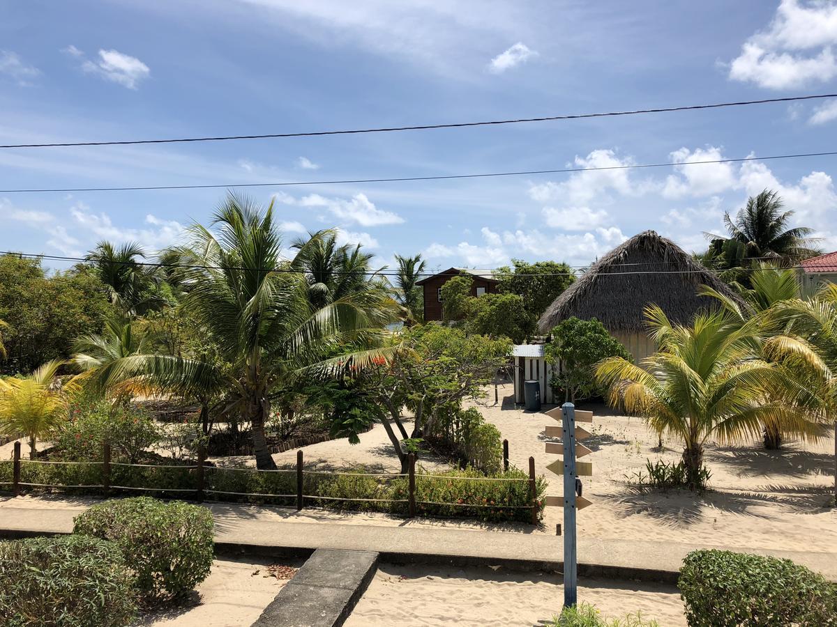 Lydia'S Guesthouse Placencia Exterior foto
