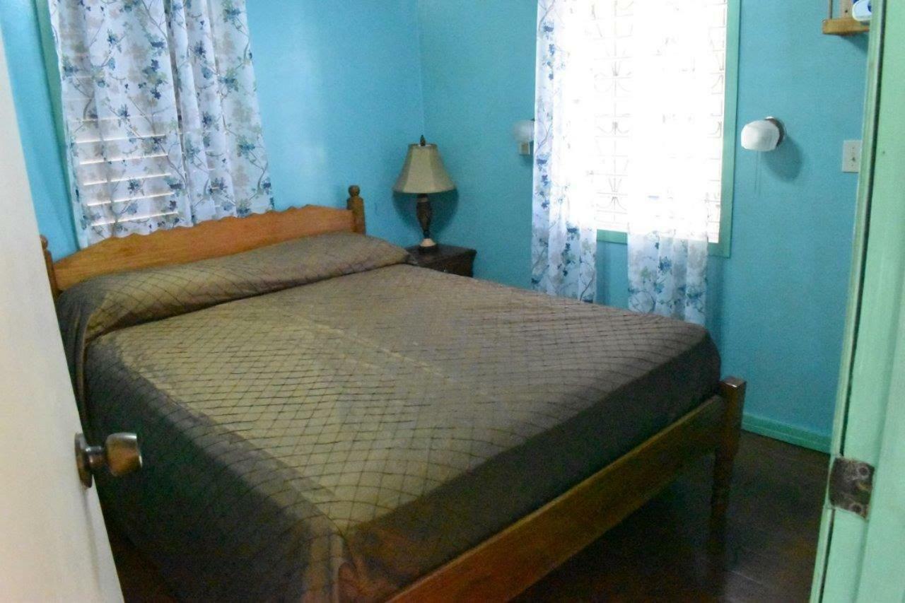 Lydia'S Guesthouse Placencia Exterior foto